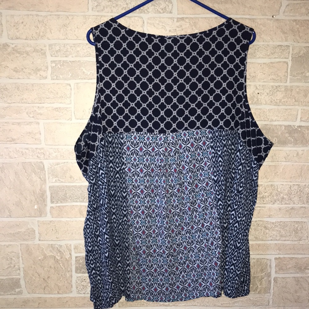 Avenue Sleeveless Top - Picture 4 of 5